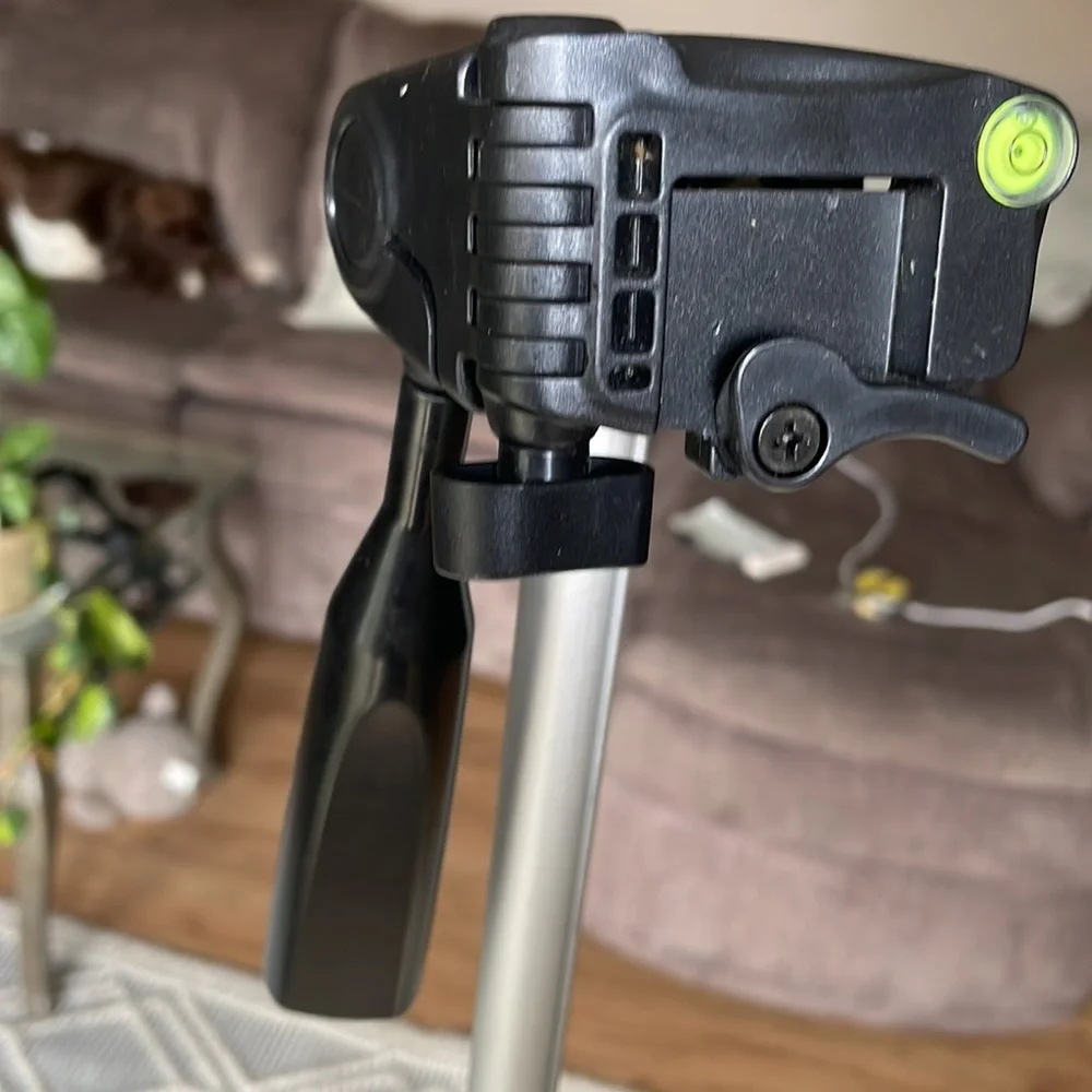 Xit, xt57trs pro series tripod, 3 levels to go to 50 in
